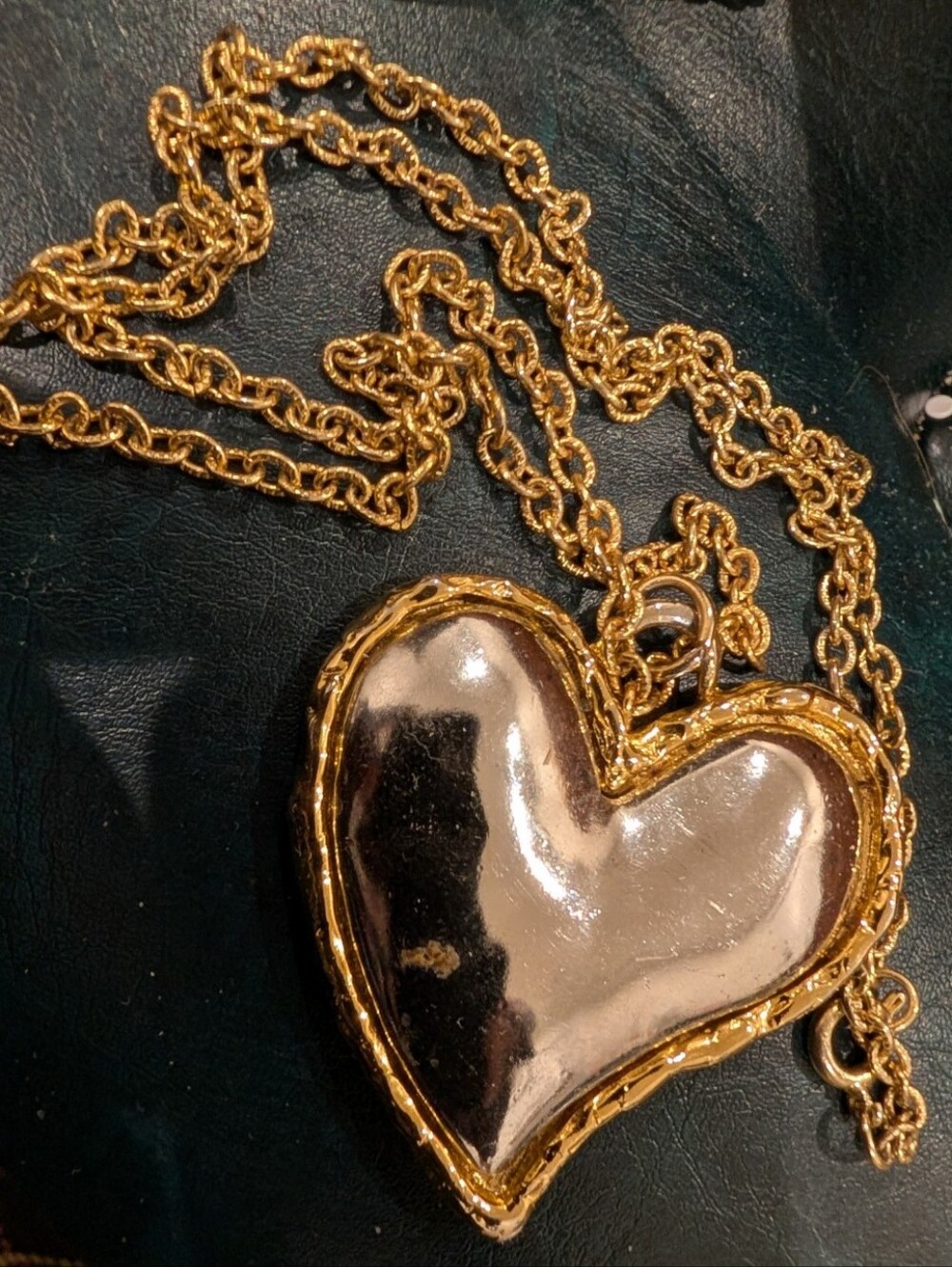 Gold Heart Pendant Necklace - Elegant Women's Jewelry